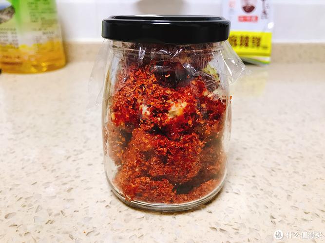 罐口蒙保鲜膜加盖密封